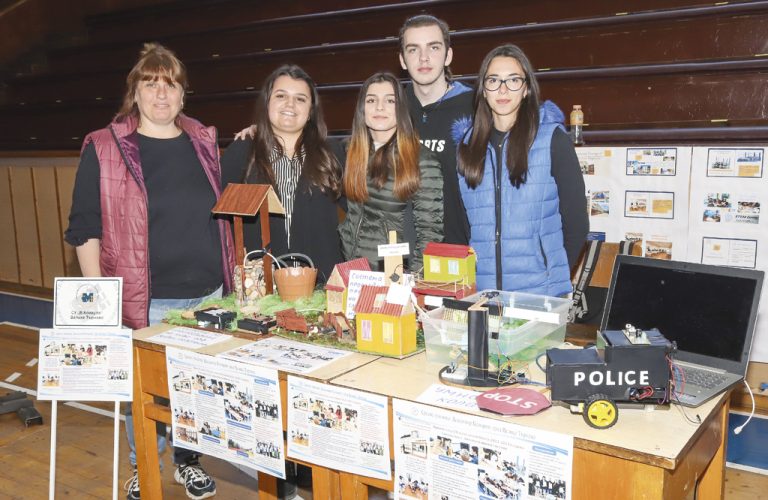 Прототипи на роботи,  автосимулатори и ретро компютри  бяха показани в Горна Оряховица