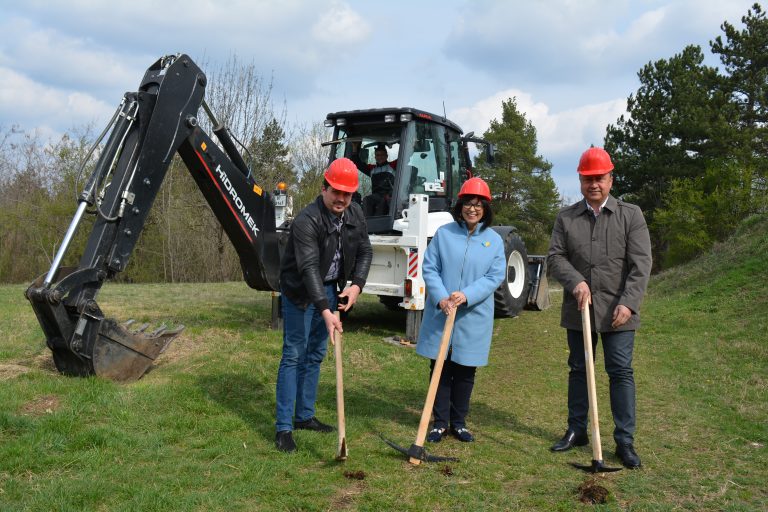 Павликени | Започна изграждането на нова зона за отдих и детска площадка в Павликени
