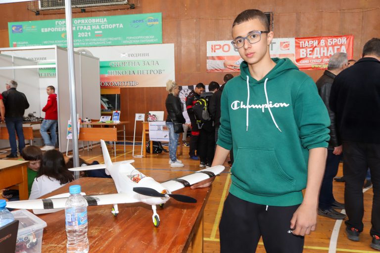 Ученик създаде робот в помощ  на деца с церебрална парализа