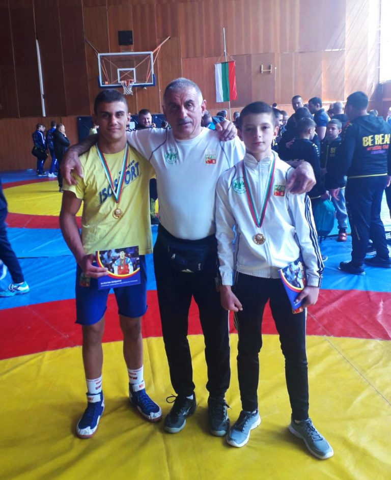 Шампионски титли за еленските борци