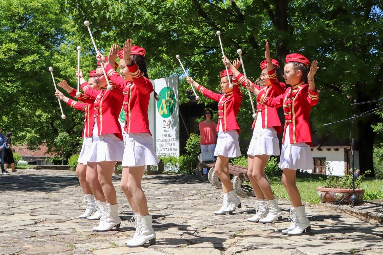 Елена отбеляза тържествено празника на града