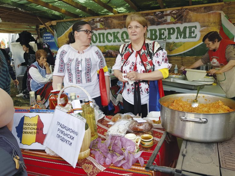 Българска и румънска кухня си дадоха среща в Лясковец
