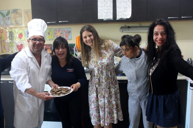 Общество | Кулинарно шоу със „скачащи кюфтета” сътвориха в Стражица