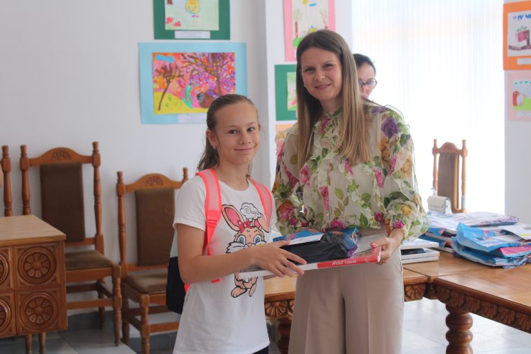 Култура | В Стражица подредиха изложбата на детски рисунки “Моят малък свят”