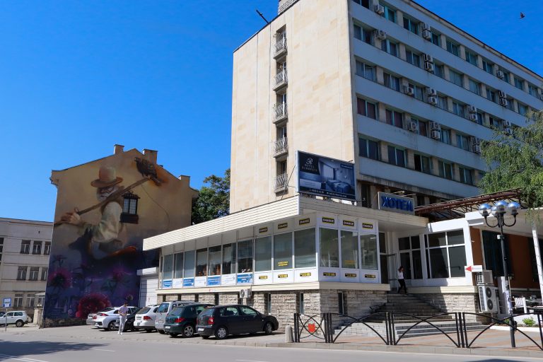 Горна Оряховица | Преместиха 19 украински бежанци в хотел в Горна Оряховица