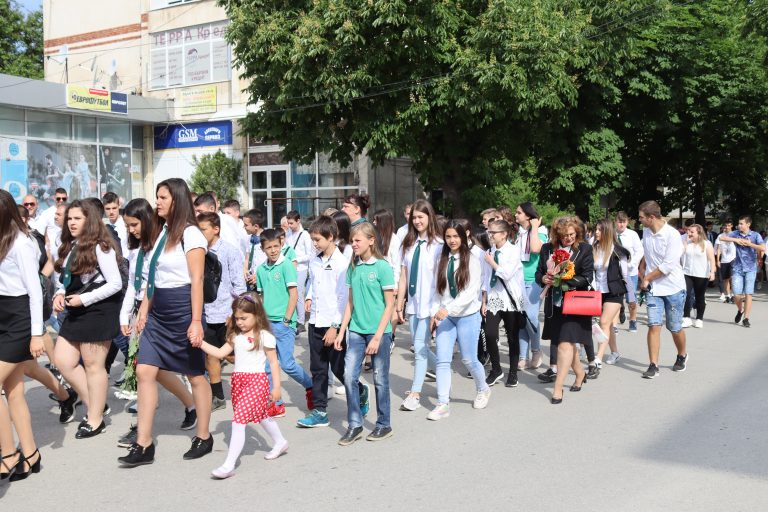 Учениците от Лясковска община шестваха, пяха и танцуваха за празника на буквите