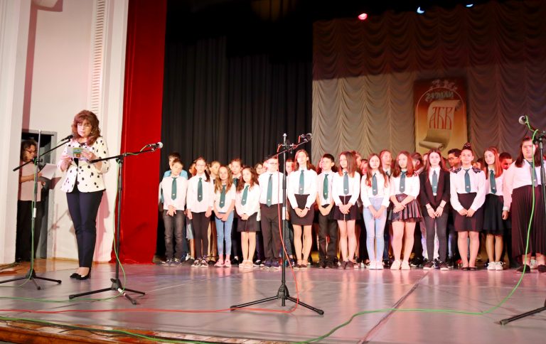 Учениците от Лясковска община шестваха, пяха и танцуваха за празника на буквите