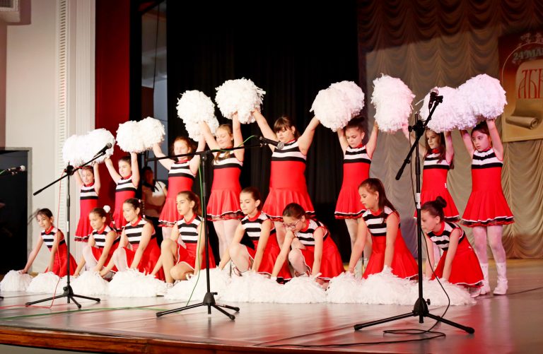 Учениците от Лясковска община шестваха, пяха и танцуваха за празника на буквите