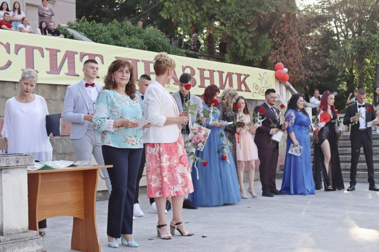 Звездно беше абитуриентското дефиле в Лясковец за поредна година