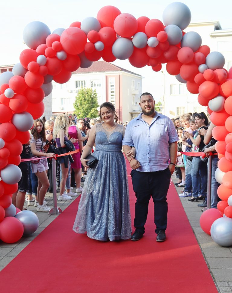 Звездно беше абитуриентското дефиле в Лясковец за поредна година