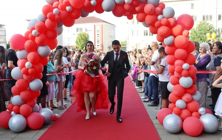 Звездно беше абитуриентското дефиле в Лясковец за поредна година