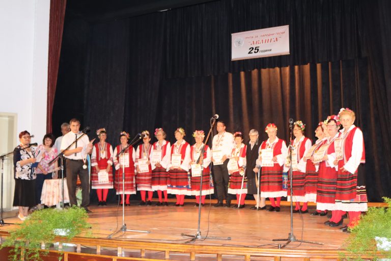 Козаревската певческа група отпразнува четвърт век с голямо тържество