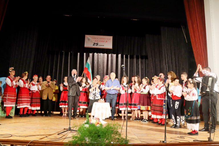 Козаревската певческа група отпразнува четвърт век с голямо тържество