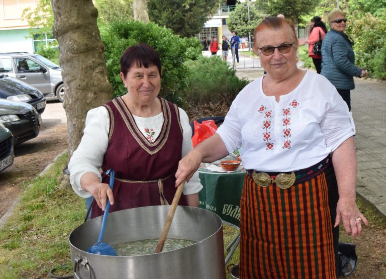 Горна Оряховица | Вкусни гозби опитаха гостите на Празника на първомайския разсол