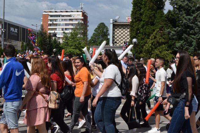С пъстро празнично шествие Горна Оряховица чества Деня на българската азбука, просвета и култура