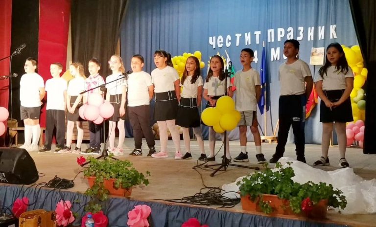 Учениците от Лясковска община шестваха, пяха и танцуваха за празника на буквите