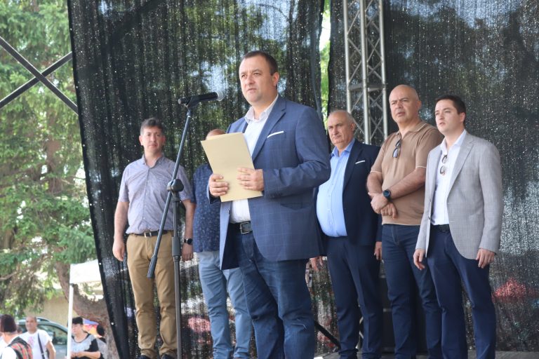 Ароматни скари и атрактивна програма привличат любителите на горнооряховския суджук (снимки)