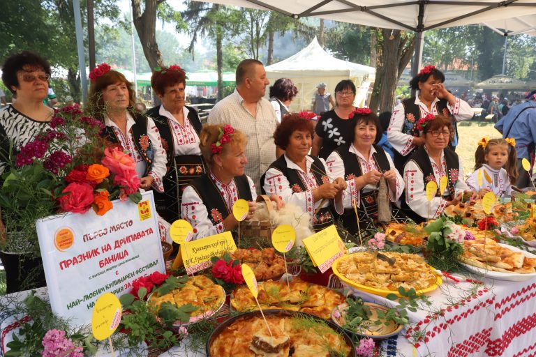 Ароматни скари и атрактивна програма привличат любителите на горнооряховския суджук (снимки)