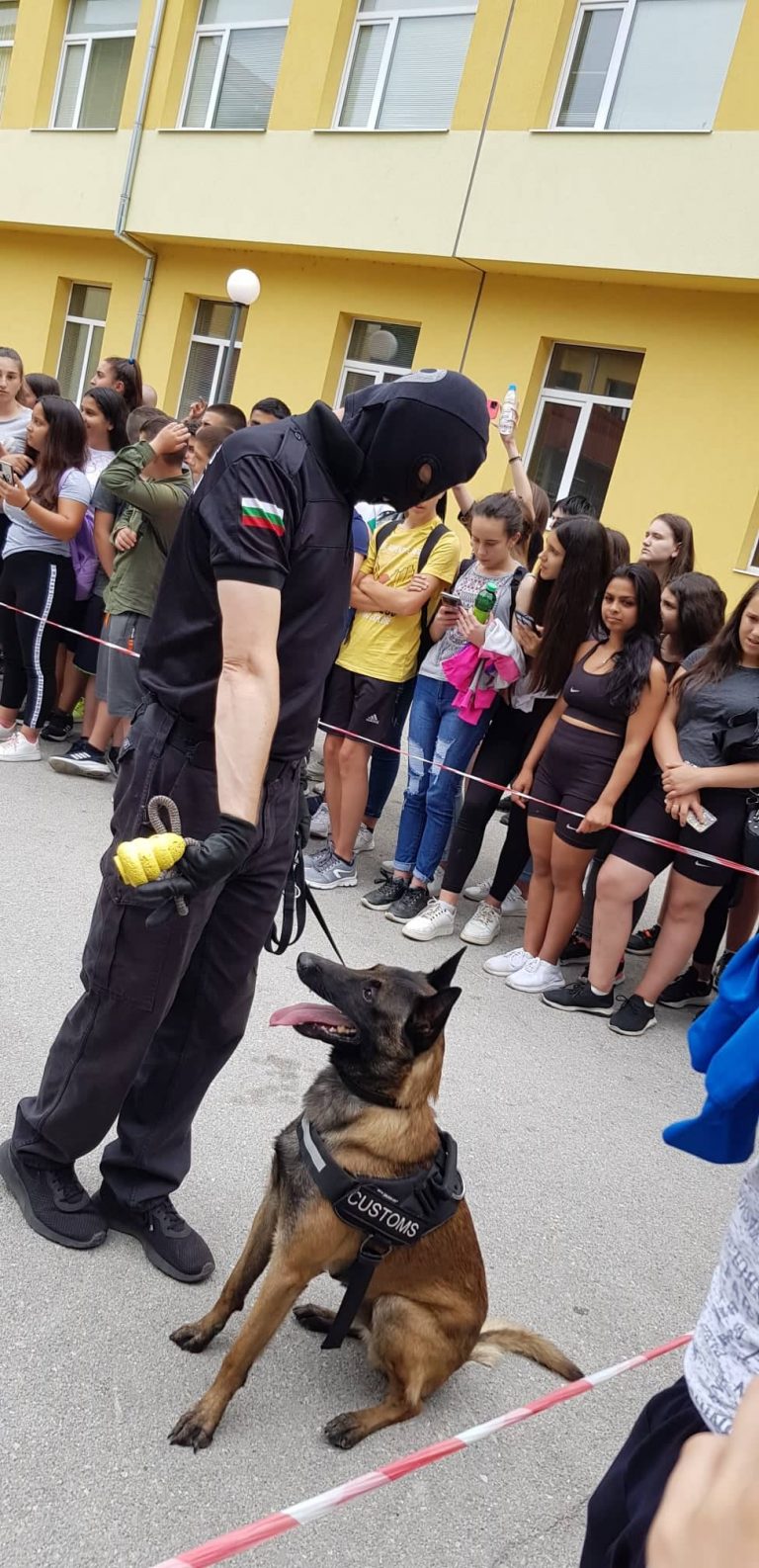 Ученици от Елена се запознаха с рисковете от употребата на наркотици