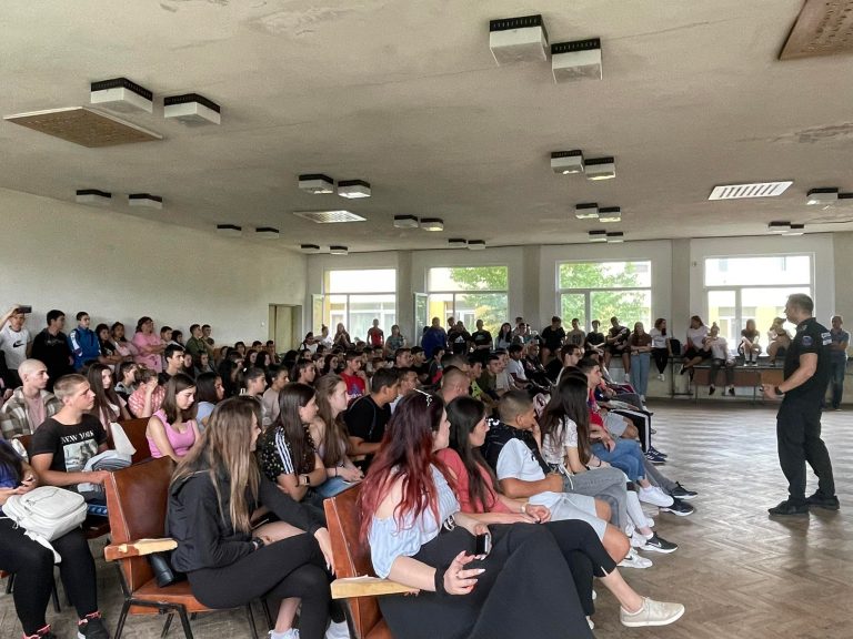 Ученици от Елена се запознаха с рисковете от употребата на наркотици