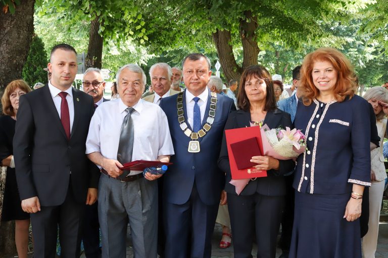 Горещи новини | Павликени отбеляза тържествено  79 г. от обявяването си за град