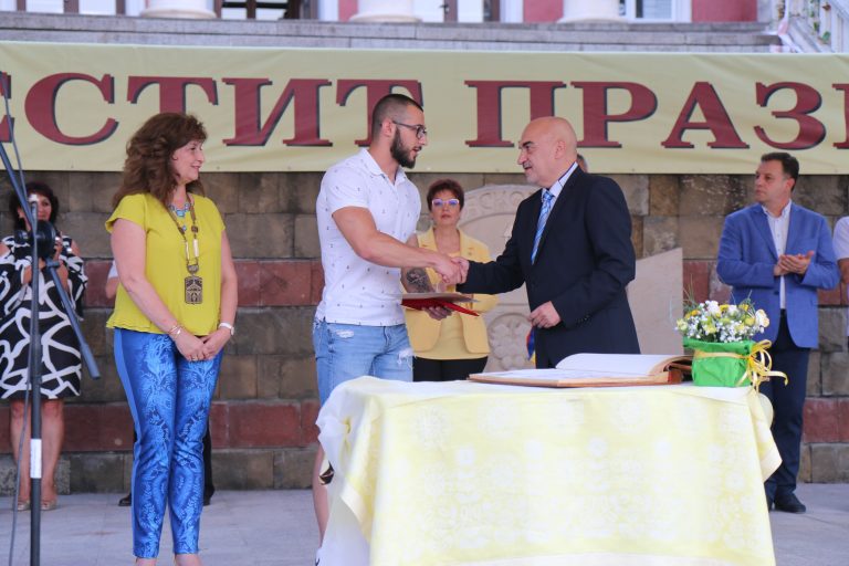 22 награди бяха връчени тази година на празника Петровден в Лясковец