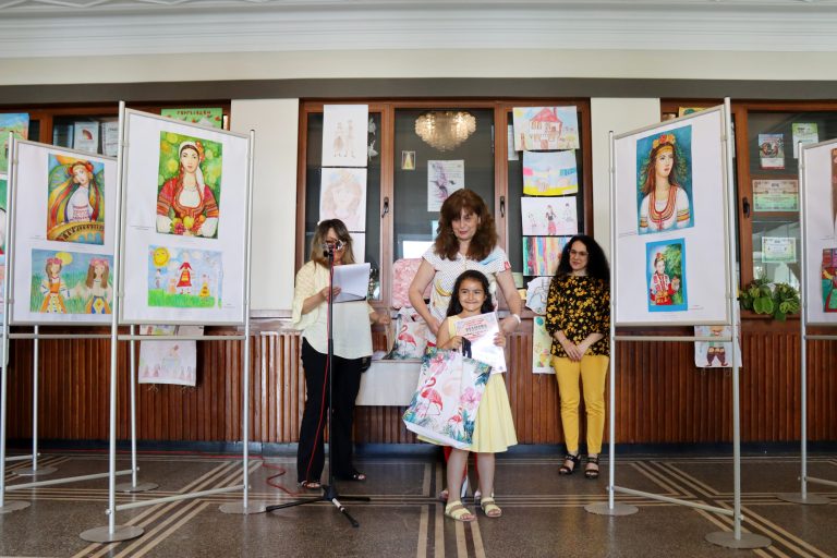 В Лясковец бяха раздадени 20 награди в конкурс за ученическа рисунка „Фолклорните традиции на моя роден край“