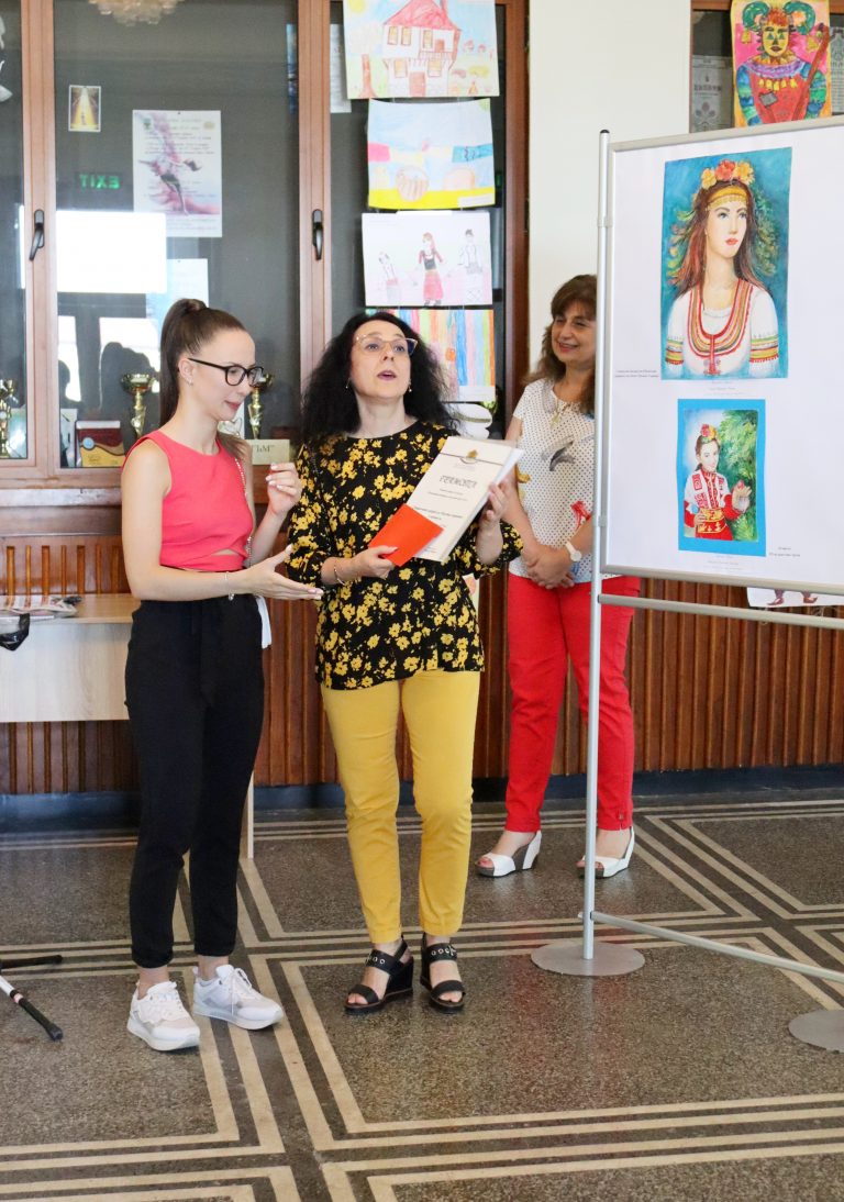 В Лясковец бяха раздадени 20 награди в конкурс за ученическа рисунка „Фолклорните традиции на моя роден край“