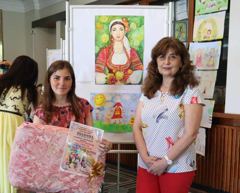 В Лясковец бяха раздадени 20 награди в конкурс за ученическа рисунка „Фолклорните традиции на моя роден край“
