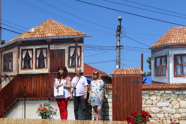 Десетото юбилейно издание на Хайдушкия фестивал в Мерданя събра на сцена близо 300 самодейци