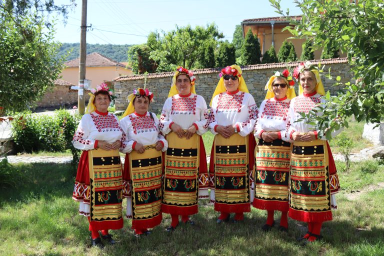 Десетото юбилейно издание на Хайдушкия фестивал в Мерданя събра на сцена близо 300 самодейци
