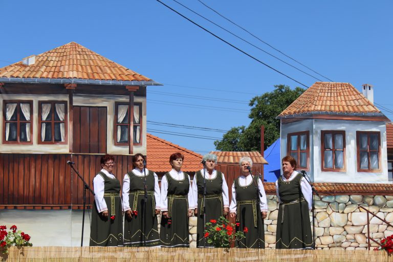 Десетото юбилейно издание на Хайдушкия фестивал в Мерданя събра на сцена близо 300 самодейци