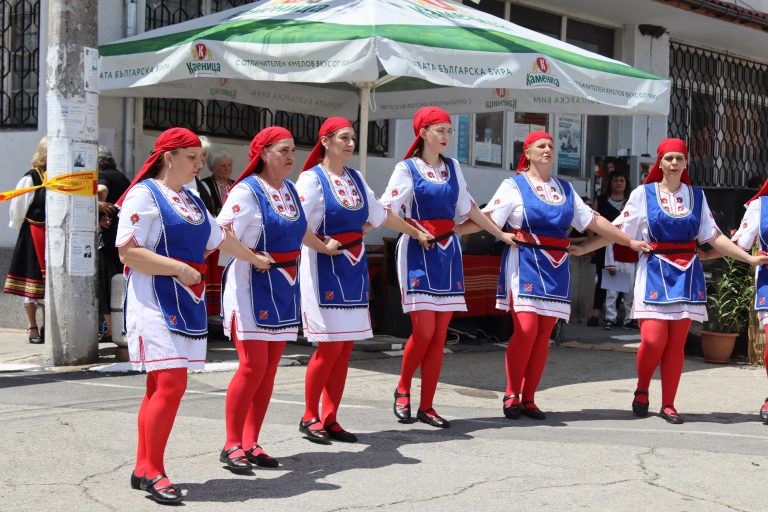 Десетото юбилейно издание на Хайдушкия фестивал в Мерданя събра на сцена близо 300 самодейци