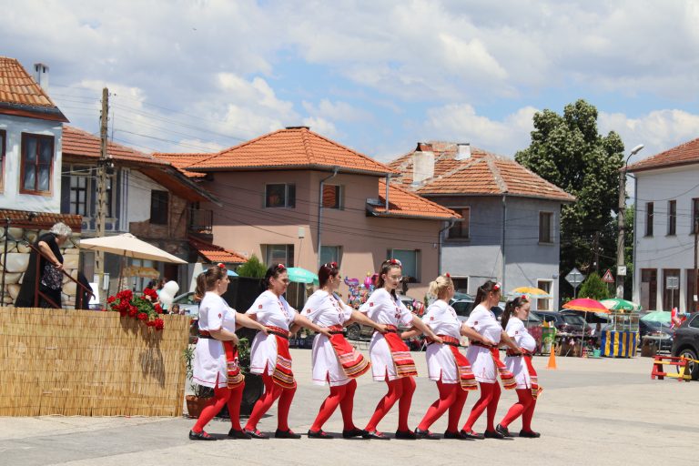 Десетото юбилейно издание на Хайдушкия фестивал в Мерданя събра на сцена близо 300 самодейци