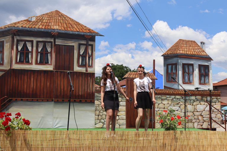 Десетото юбилейно издание на Хайдушкия фестивал в Мерданя събра на сцена близо 300 самодейци