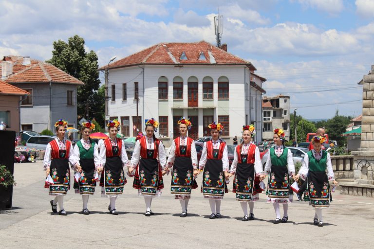 Десетото юбилейно издание на Хайдушкия фестивал в Мерданя събра на сцена близо 300 самодейци