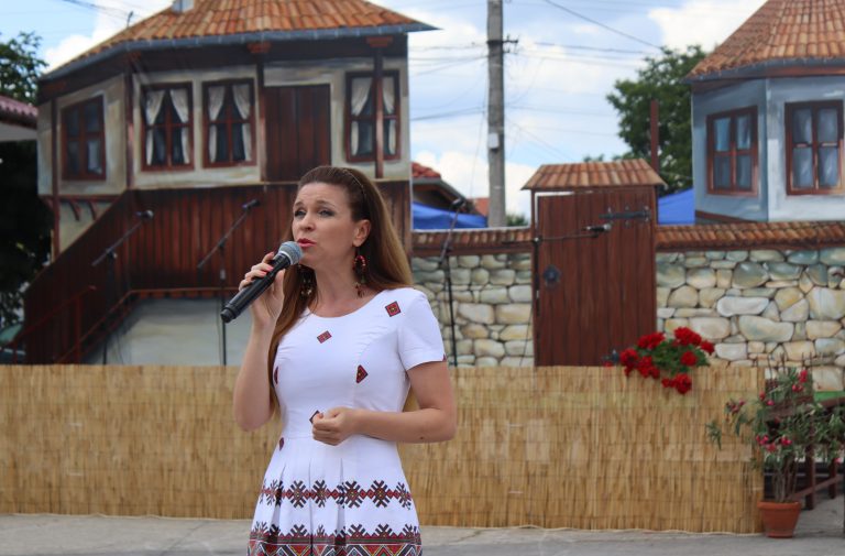 Десетото юбилейно издание на Хайдушкия фестивал в Мерданя събра на сцена близо 300 самодейци