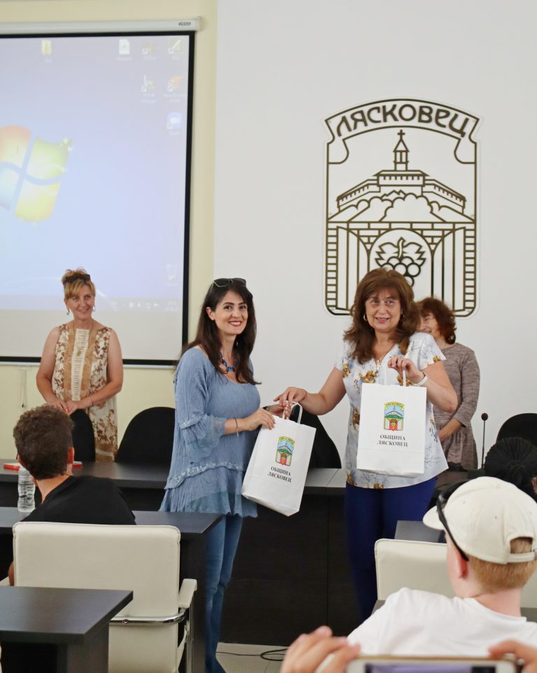Ученици от пет държави посрещна в Община Лясковец кметът д-р Гецова