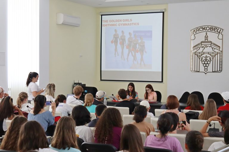 Ученици от пет държави посрещна в Община Лясковец кметът д-р Гецова