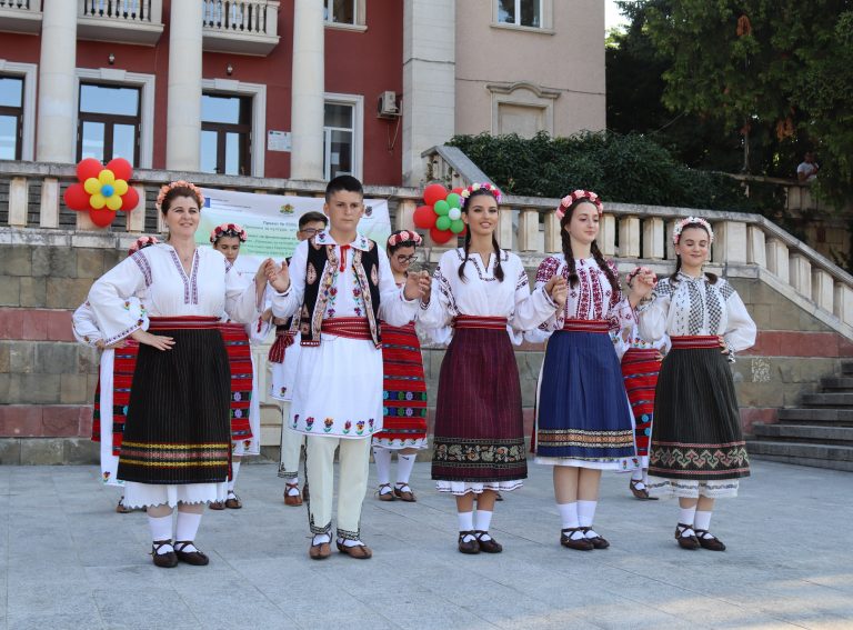 Български и румънски фолклорни изпълнители си дадоха среща в Лясковец