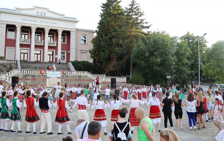 Български и румънски фолклорни изпълнители си дадоха среща в Лясковец