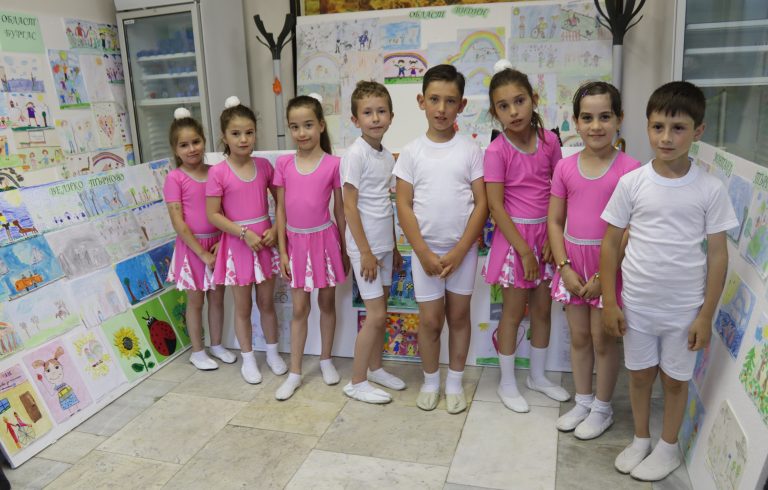 Шеста изложба „ЗАЕДНО“ организира лясковското училище „Цани Гинчев“