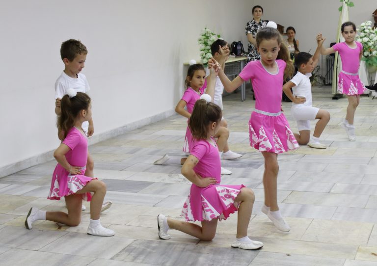 Шеста изложба „ЗАЕДНО“ организира лясковското училище „Цани Гинчев“