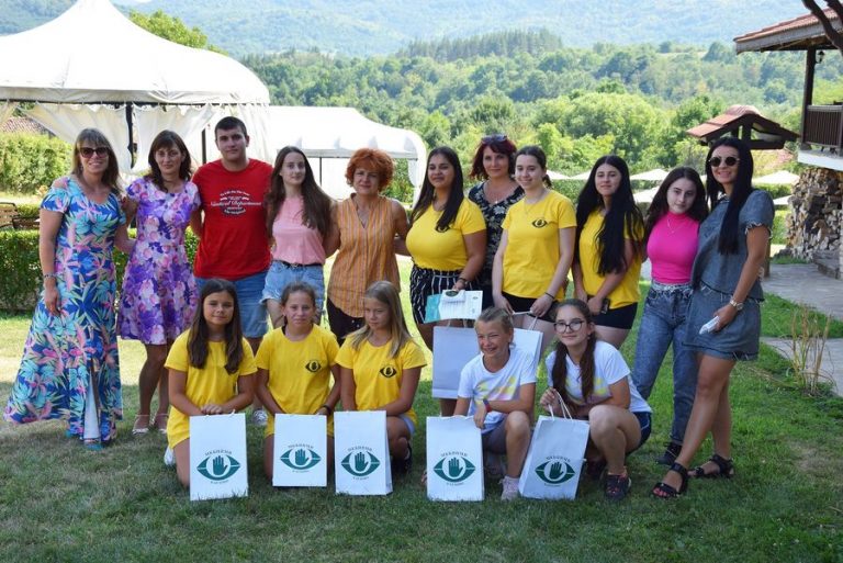 Еленски деца на обмяна на опит с младежи от Карлово