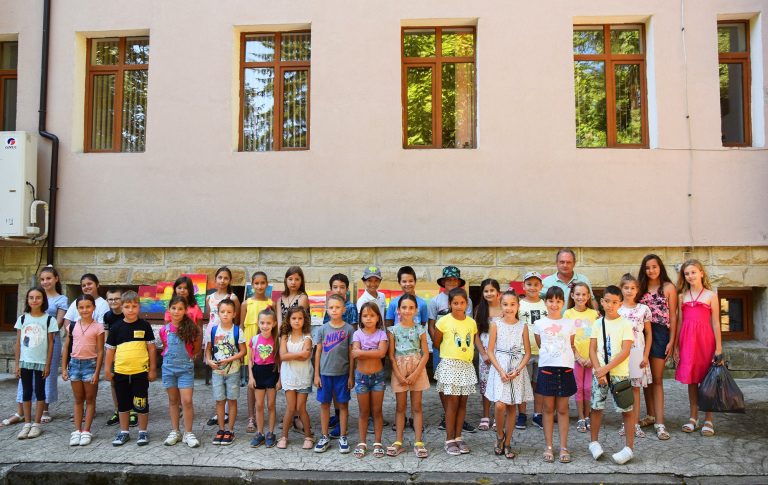 ЗАКРИВАНЕ НА ЛЯТНОТО УЧИЛИЩЕ ЗА ОТДИХ, ИЗКУСТВА И СПОРТ В ГРАД ЕЛЕНА