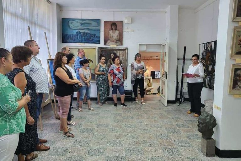 Култура | В Стражица откриха изложба с  творби от фонда на градската галерия