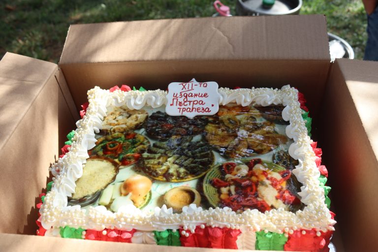 Близо 250 регионални гозби, домашна лютеница, казани с вкусни ястия и карвинг изкуство показаха в XII-ото издание на фестивала „Пъстра трапеза“ в Джулюница