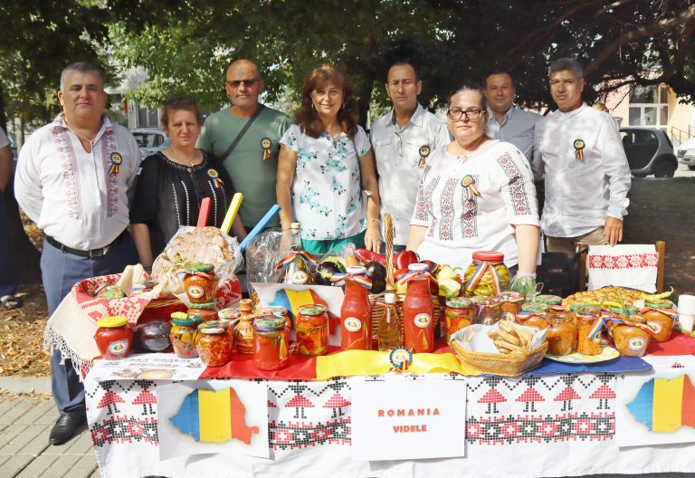 Близо 250 регионални гозби, домашна лютеница, казани с вкусни ястия и карвинг изкуство показаха в XII-ото издание на фестивала „Пъстра трапеза“ в Джулюница