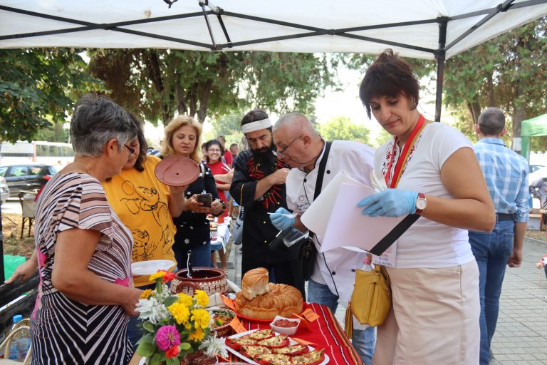 Близо 250 регионални гозби, домашна лютеница, казани с вкусни ястия и карвинг изкуство показаха в XII-ото издание на фестивала „Пъстра трапеза“ в Джулюница