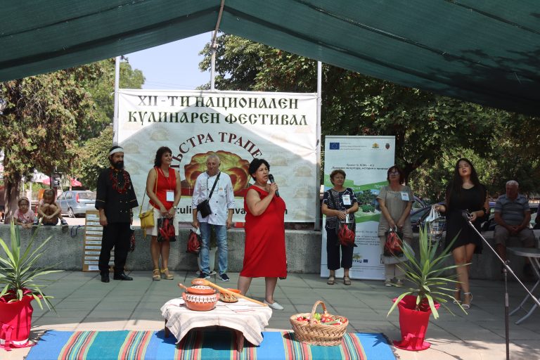 Близо 250 регионални гозби, домашна лютеница, казани с вкусни ястия и карвинг изкуство показаха в XII-ото издание на фестивала „Пъстра трапеза“ в Джулюница